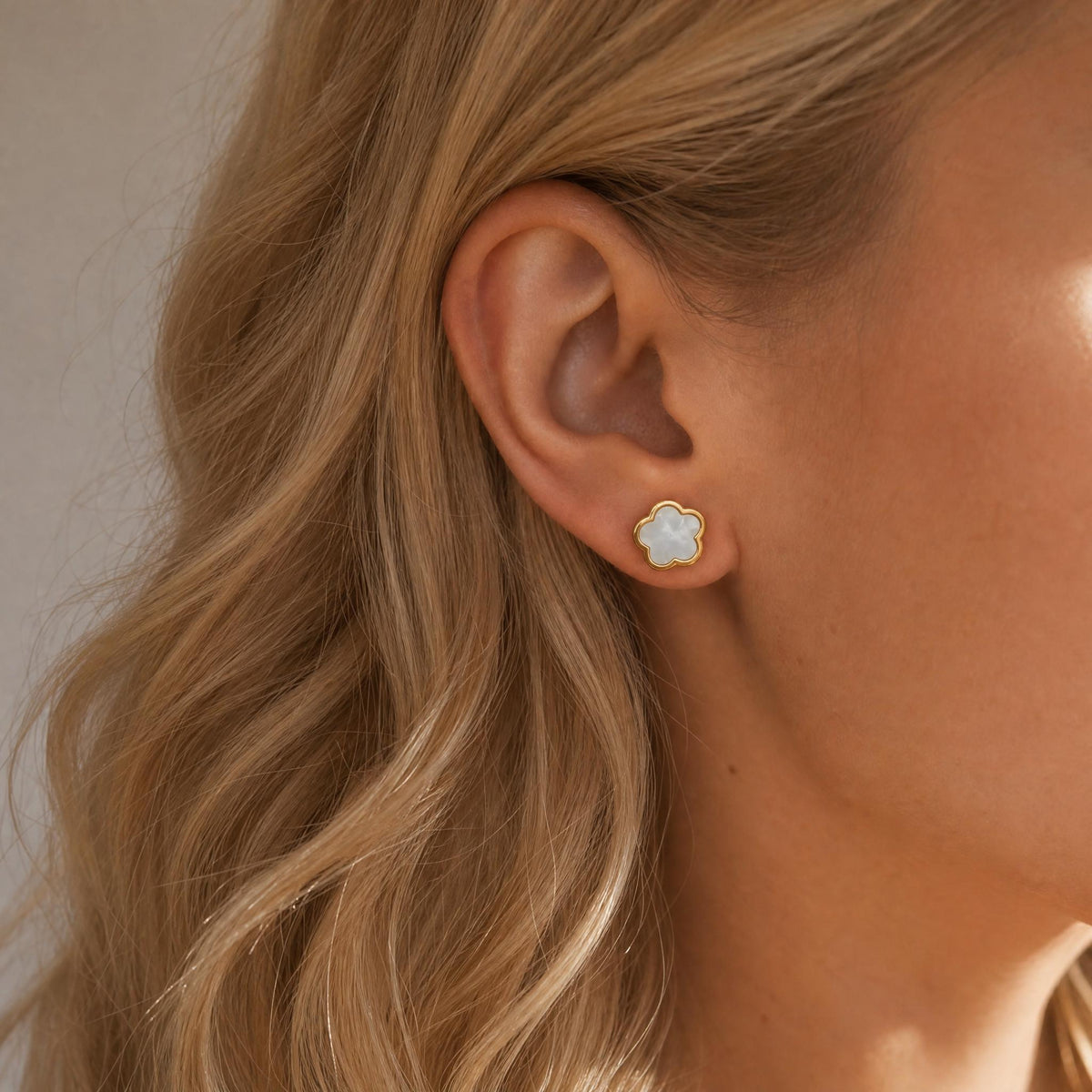 Mother of Pearl Flower Earrings, Gold Clover Stud Earrings, Minimalist Earrings, Birthday Gift for Her