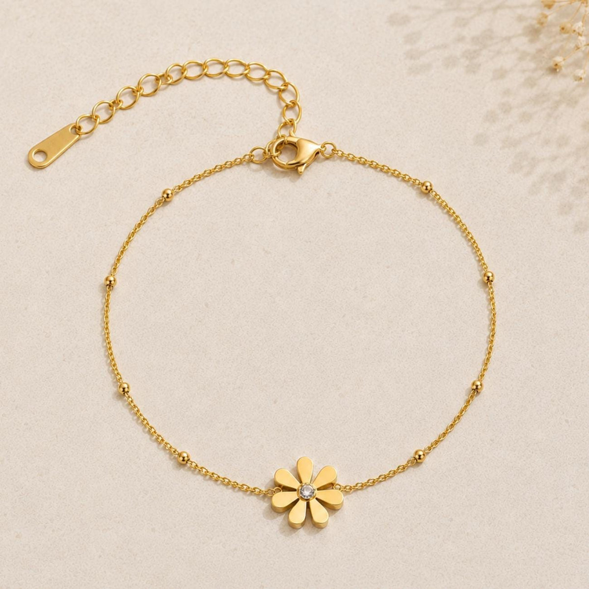 Gold Daisy Bracelet, Dainty Flower Bracelet, Birthday Gift for Her, Daughter Gift, Friendship Gift